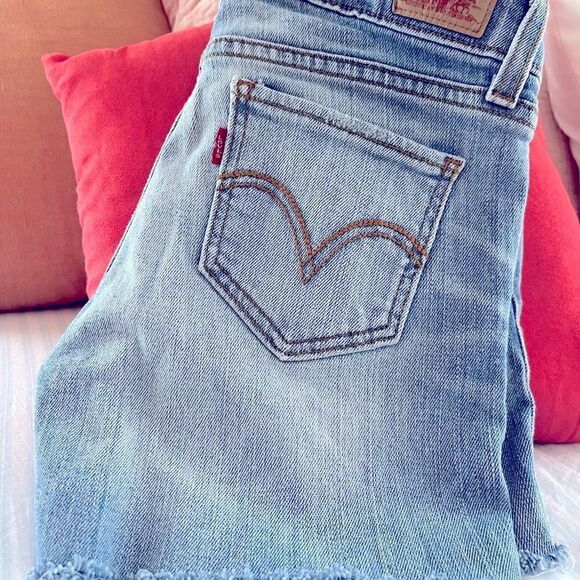 Original authentic Levi cut-off shorts; Size 1 - Picture 7 of 13